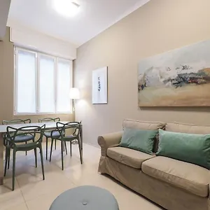 https://contempora-bilocale-luminoso-con-balcone-duomo-b52.it-lombardy.com
