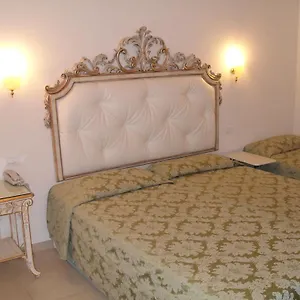 3* Pensjonat Residenza Due Torri Check In Presso Vicolo Cattani 7